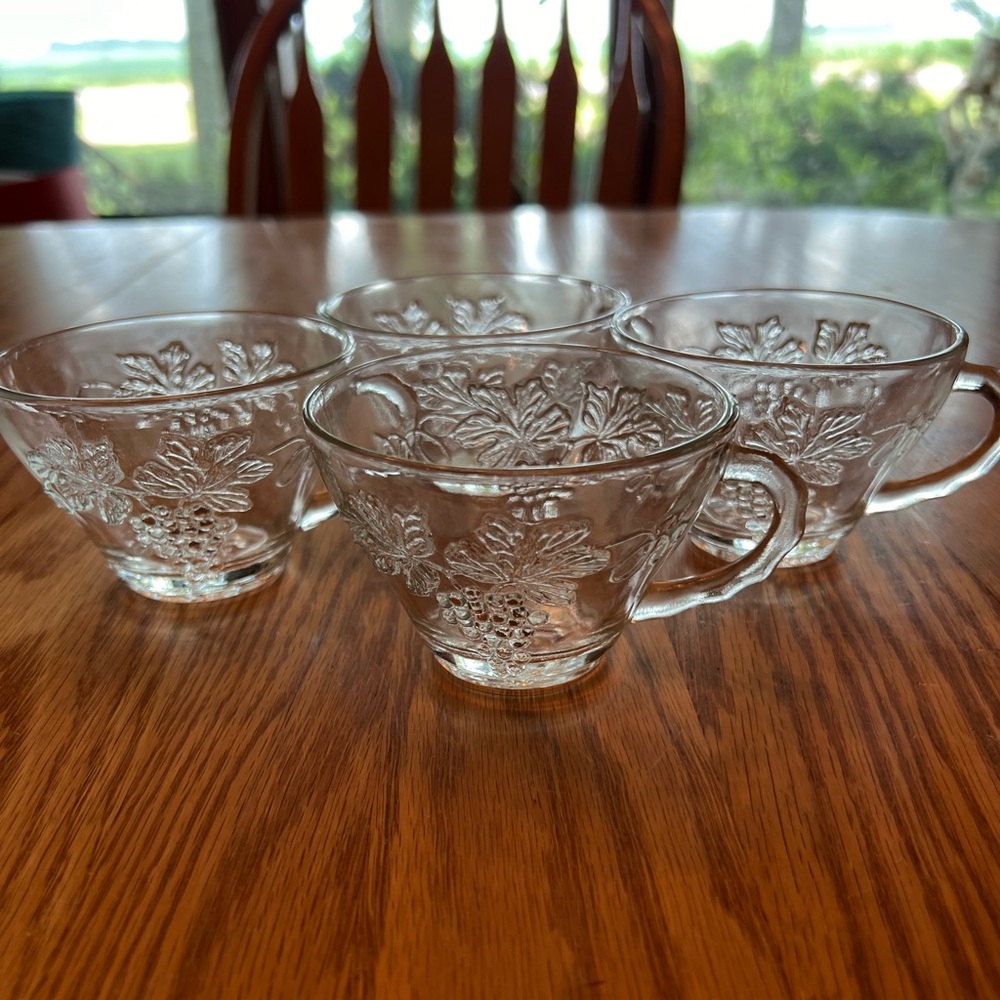 Set of 4 Vintage 1960s Anchor Hocking Cups